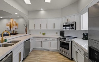 3 story 3bed/3 bath Villa, 5 mins to Aqua & State Park. Perched - photo 7
