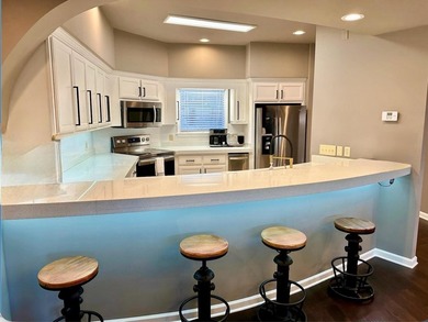 3 story 3bed/3 bath Villa, 5 mins to Aqua & State Park. Perched - photo 8