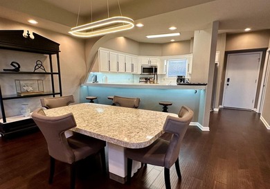 3 story 3bed/3 bath Villa, 5 mins to Aqua & State Park. Perched - photo 9