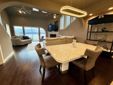 3 story 3bed/3 bath Villa, 5 mins to Aqua & State Park. Perched - photo 10