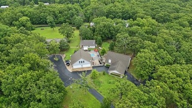 Welcome to your own private lake retreat-3.58 acres of unmatched - photo 2