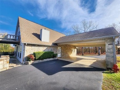 Welcome to your own private lake retreat-3.58 acres of unmatched - photo 8