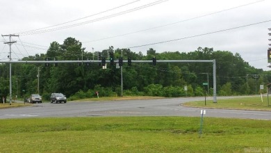 High visible stop light corner with 5 lanes and high traffic - photo 8