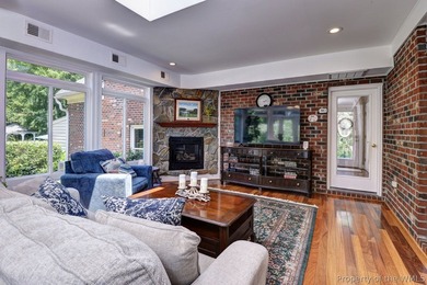Welcome home- 5 bedrooms, 4 car-garage, oasis back yard, heated - photo 22