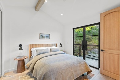 Perched high above the Malibu coast and canyons, Mulholland - photo 43
