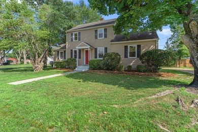 Move-in ready 4 Bedroom stately Colonial on a treed corner Lot - photo 3