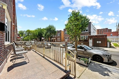 Brick fully detached 4-family with close to 4000 square feet - photo 4