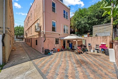 Brick fully detached 4-family with close to 4000 square feet - photo 6