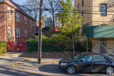 Rare opportunity to acquire a 3,325SF vacant lot in a highly - photo 1