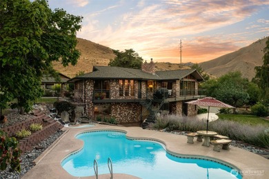 (private lake, pond, creek) Home For Sale in Wenatchee Washington