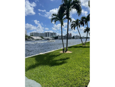 LUXURY STUDIO IN PREMIER INTRACOASTAL HIGH-RISE-FULLY FURNISHED - photo 23