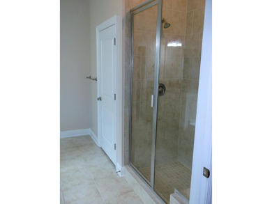 Priced to sell. Spacious 5-bedroom, 3 bath 1 story home, enter - photo 27