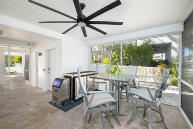 Modern elegance defines this exceptional custom-built waterfront - photo 3