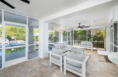 Modern elegance defines this exceptional custom-built waterfront - photo 4