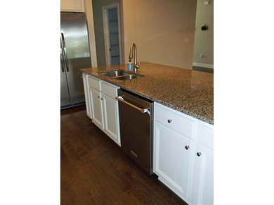 Priced to sell. Spacious 5-bedroom, 3 bath 1 story home, enter - photo 37