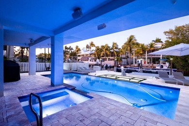 Modern elegance defines this exceptional custom-built waterfront - photo 8