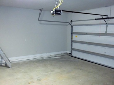 Priced to sell. Spacious 5-bedroom, 3 bath 1 story home, enter - photo 40
