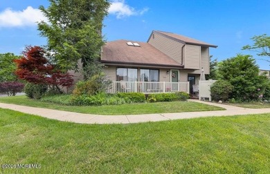 Investor opportunity in desirable Cotswold on the Green! This - photo 1