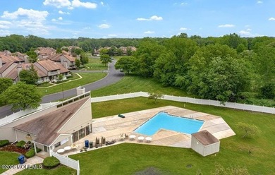 Investor opportunity in desirable Cotswold on the Green! This - photo 3