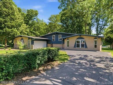 Stunning All-Sports Lakefront Living! Experience lake living at - photo 3