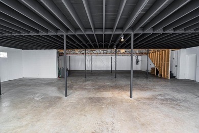 Unlock the potential of this versatile, fully-renovated - photo 8