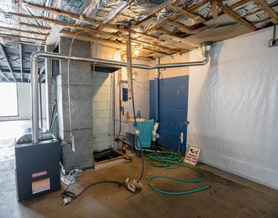 Unlock the potential of this versatile, fully-renovated - photo 10