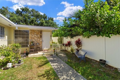 Rare Income producing Triplex in the heart of Miami. LOCATED 10 - photo 3