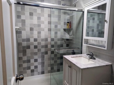 Spacious, bright, and well-maintained L-shaped studio with ample - photo 12
