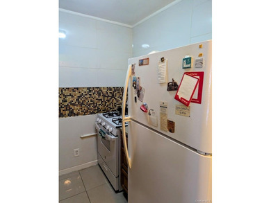 Spacious, bright, and well-maintained L-shaped studio with ample - photo 15