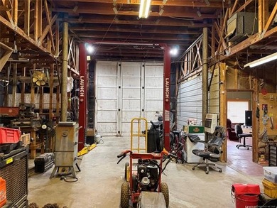 Auction Property! Live onsite auction Thur July 16 10:01 AM - photo 9