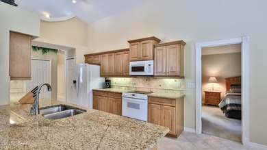 This meticulously maintained 3 BR 2 BA home is ready to enjoy - photo 10