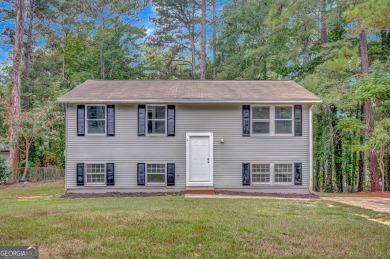 Lake Home For Sale in Peachtree City, Georgia