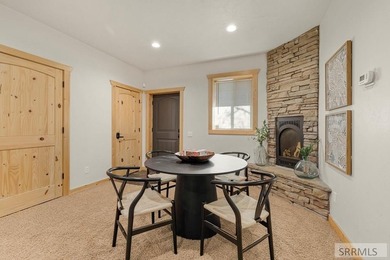 Views for days, priced to sell! This updated log cabin boasts - photo 15