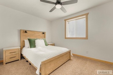 Views for days, priced to sell! This updated log cabin boasts - photo 16
