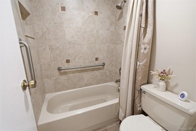 Bright 1 Bedroom Unit in the Highly-Desired Fairfield Saint - photo 17