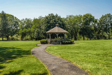 Bright 1 Bedroom Unit in the Highly-Desired Fairfield Saint - photo 26