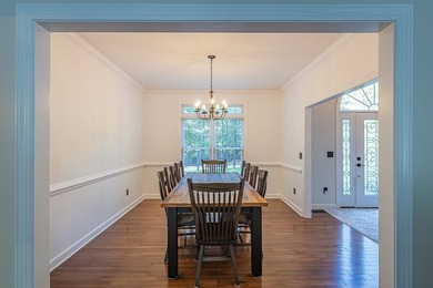 A completely remodeled 4-bed, 3.5-bath home with 2564 sq ft of - photo 8