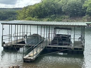 LAKEFRONT CABIN WITH 2 STALL PRIVATE DOCK & approx. 242 feet of - photo 5