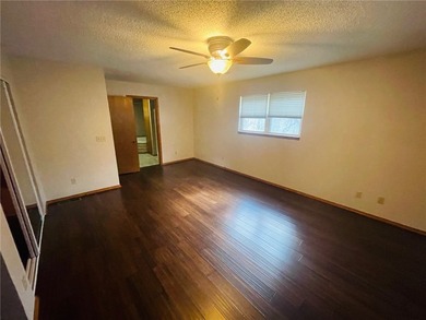 Enjoy beautiful Table Rock Lake with this very nice 3BR, 2 1/5 - photo 11