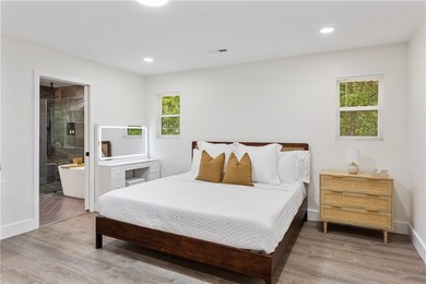 ****Fully furnished and move-in ready-just bring your - photo 11