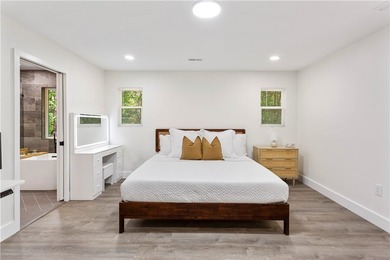 ****Fully furnished and move-in ready-just bring your - photo 12
