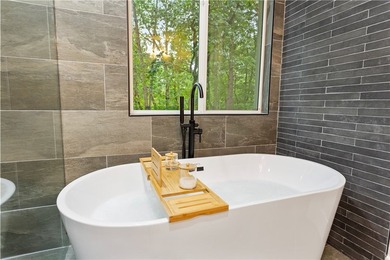 ****Fully furnished and move-in ready-just bring your - photo 18