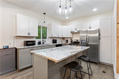 ****Fully furnished and move-in ready-just bring your - photo 19