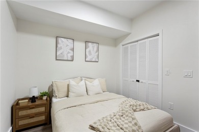 ****Fully furnished and move-in ready-just bring your - photo 26