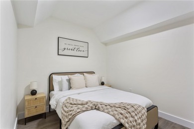 ****Fully furnished and move-in ready-just bring your - photo 27