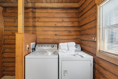 Welcome to your dream retreat on Lake Delton in the heart of - photo 29