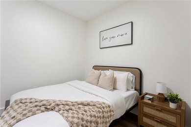 ****Fully furnished and move-in ready-just bring your - photo 30