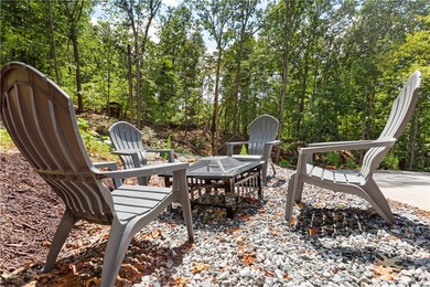 ****Fully furnished and move-in ready-just bring your - photo 35