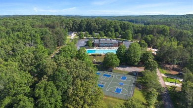 ****Fully furnished and move-in ready-just bring your - photo 40