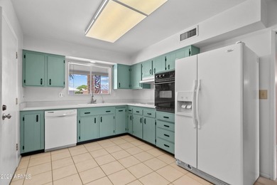 PRICED TO SELL -- AMAZING VALUE WITH TONS OF POTENTIAL! This - photo 6